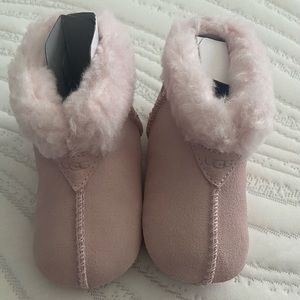 Like new baby girl Ugg boots. Size 4/5